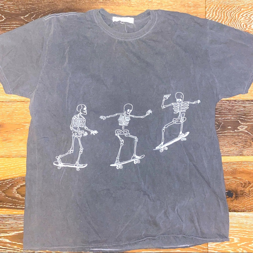 Gray One Size Only Urban Skeleton Skate Board Tee.